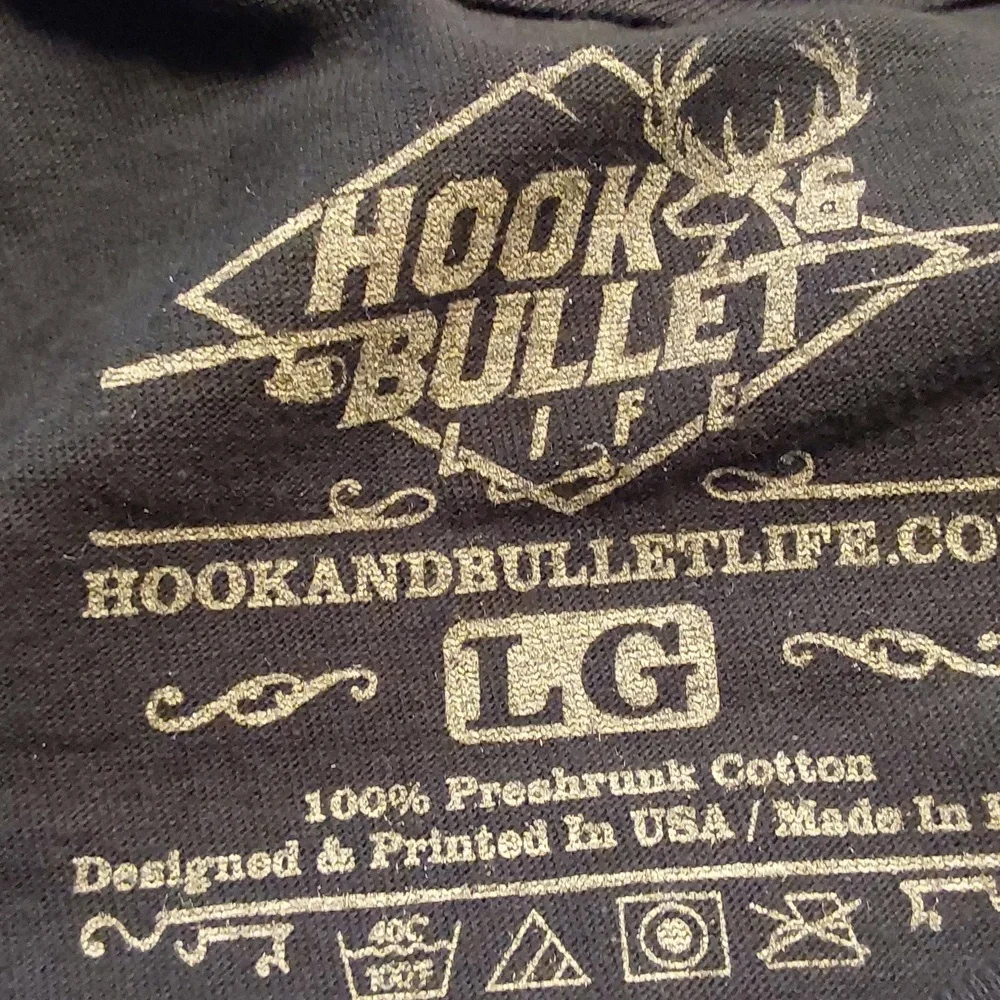 HOOK &‎ BULLET FIS H ERMAN T SHERT